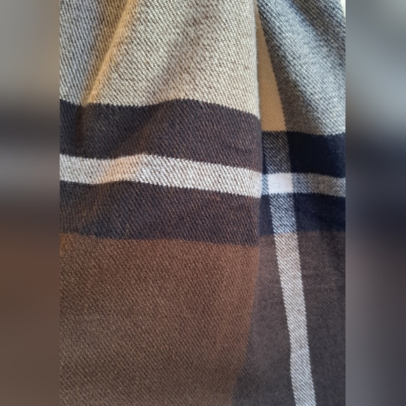 Vintage Burberry Brown & Tan Nova Plaid Cashmere Casual Prep Neutral Scarf Wrap - Picture 3 of 7